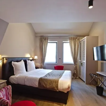 Saint-amour Hotel 3*